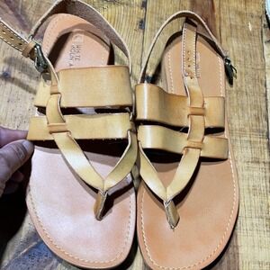 White Mountain Tan Leather Gladiator Sandals Strappy Thong Flat Buckle Shoes